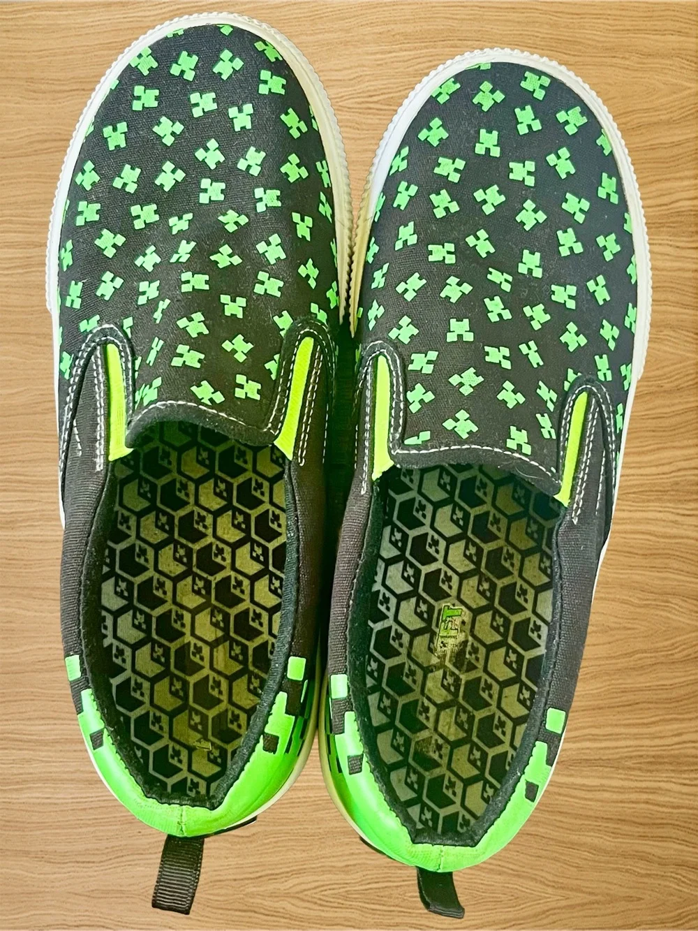 Slightly Used SG Footwear Minecraft Big Kids Slip-On Sneakers Size 5
